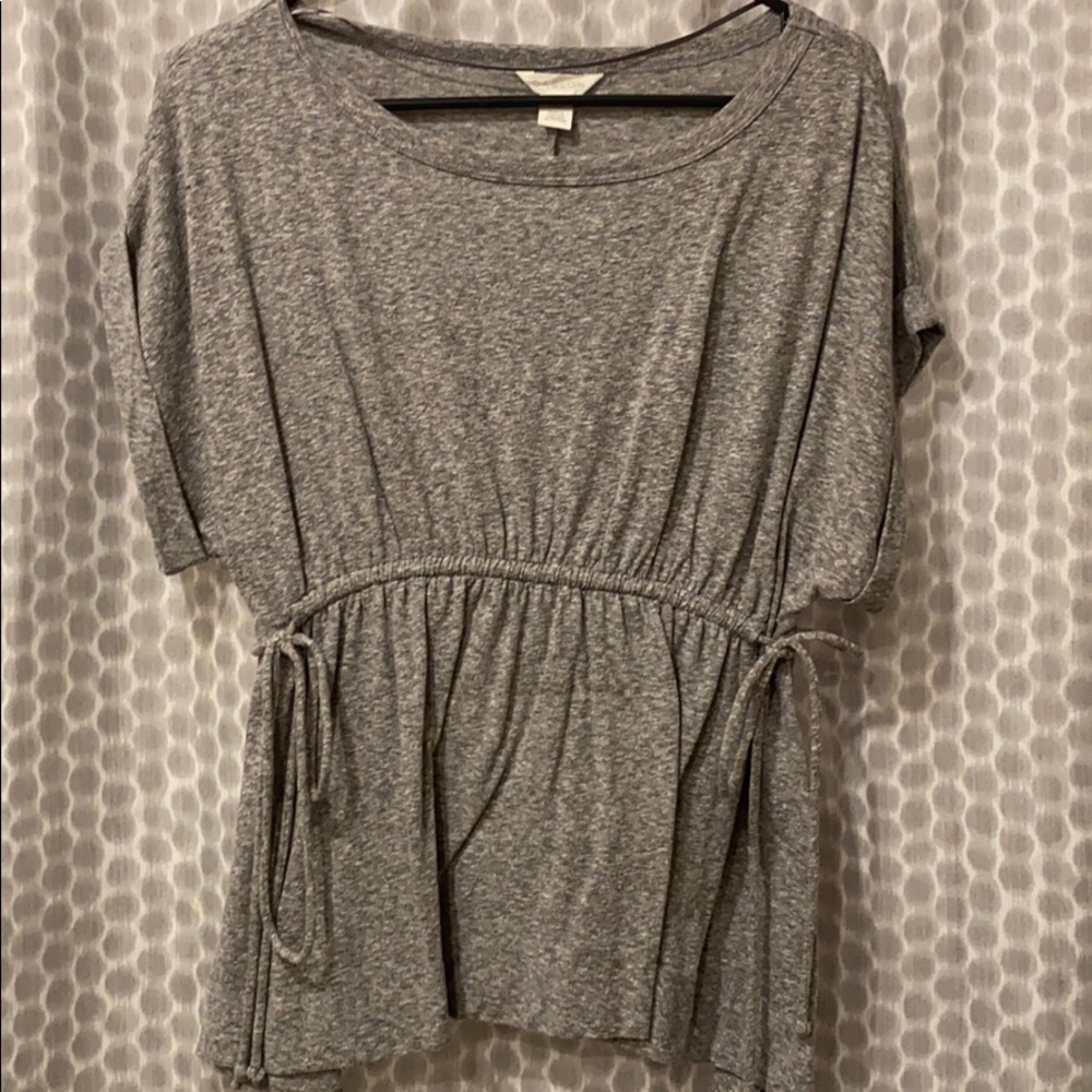 Gathered waist, shirt sleeve top